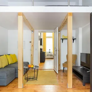 https://lr-renovated-acrain-showerwooden-floorboards.find-berlin-hotels.com